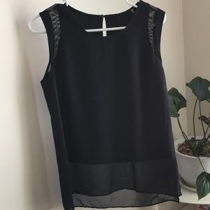 Tahari VGUC navy blue sleeveless blouse